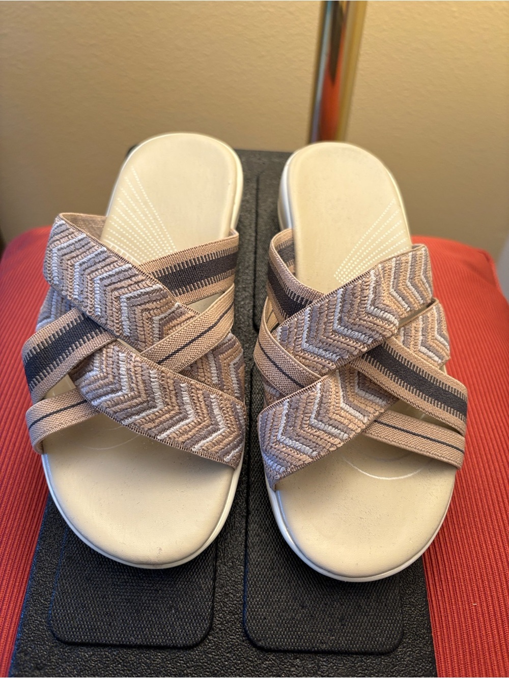 Source Unknown Beige and Brown Crossband Slide Sandals